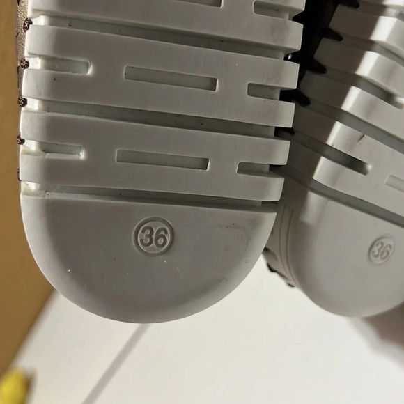 ERIC MICHAEL WOMEN INEZ LEATHER SLIP-ON FLAT COMFORT SHOES. Size 5.5 - Picture 5 of 5